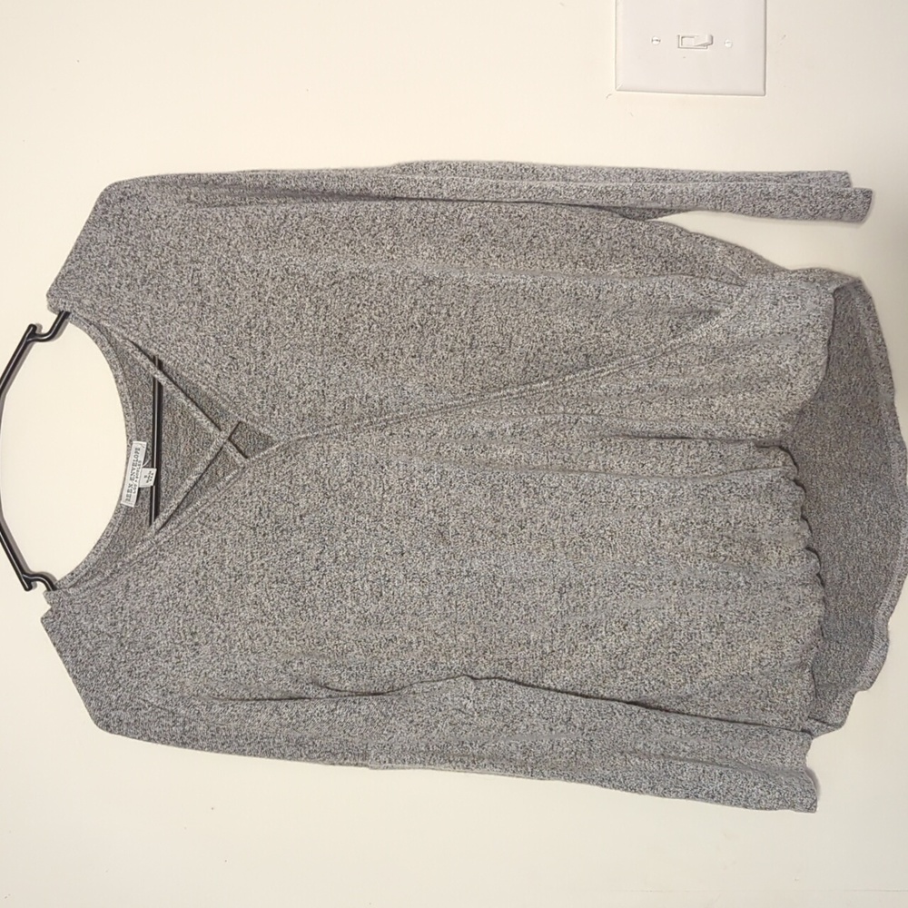 Green envelope woman's Gray long sleeve shirt small